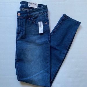 NWT Old Navy Super Skinny Jeans Size 4